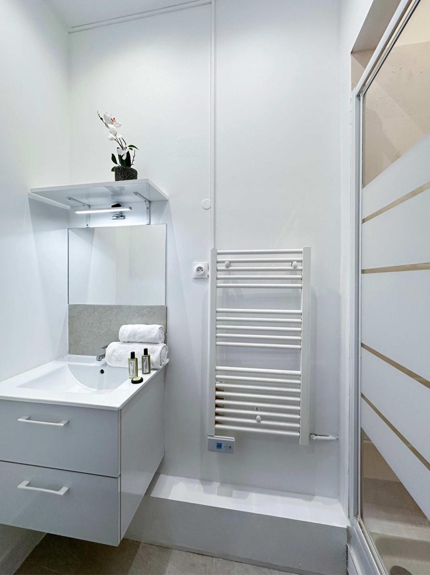 パリRenovated Champs-Elysees Retreatアパートメント エクステリア 写真