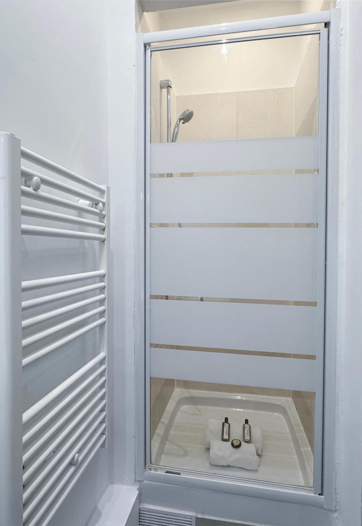 パリRenovated Champs-Elysees Retreatアパートメント エクステリア 写真